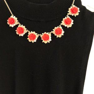 Preppy flower goldtone necklace